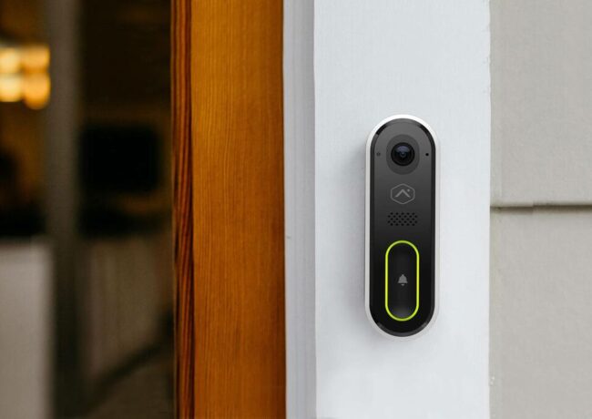 SH-0383_New_Video_Doorbell_Content_Hero_Image_v2__73163.1613755455